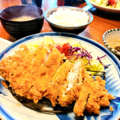 【浜松まちなか】揚げたてのとんかつや海老フライなどが定食で食べられる人気のお店「とんかつ やなせ」🍴